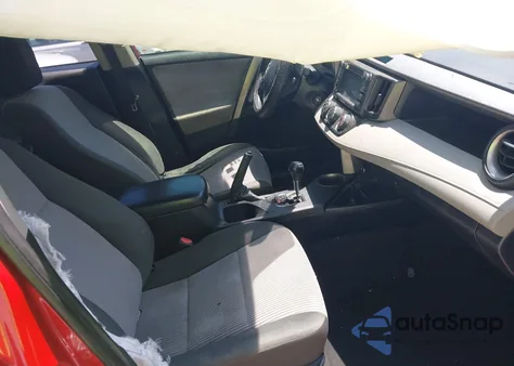 2015 Toyota Rav4 Le z USA, uszkodzony, nr VIN JTMZFREV8FD080308